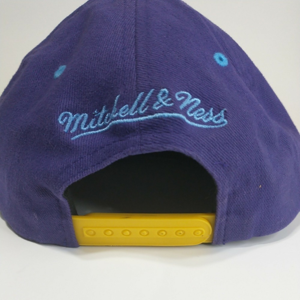 Mitchell & Ness Los Angeles Lakers Snapback Hat Purple Striped Brim NBA Mens - Picture 5 of 12